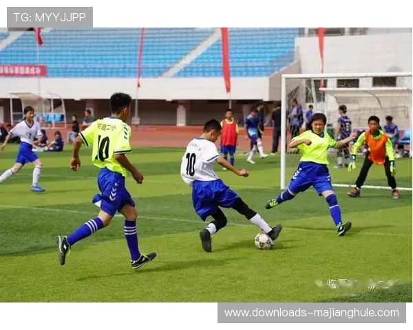 彭州市“牡丹杯”赛场红鲤小将用奔跑诠释热爱