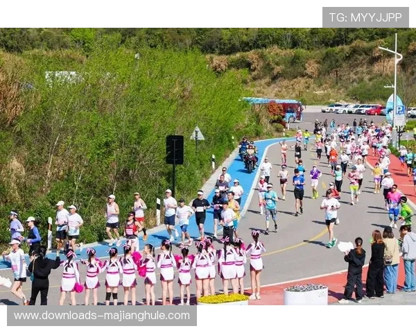 温州泰顺飞云湖铁人三项赛结束，选手挑战山海赛道